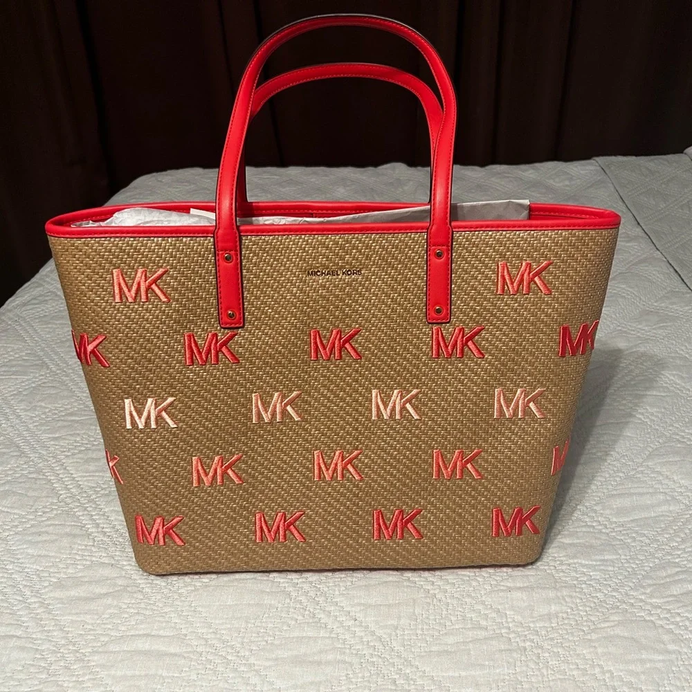 Michael kors purse - Picture 1 of 3